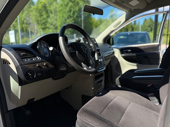 Dodge Grand Caravan 14 of 26