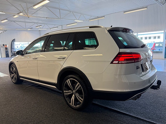 Volkswagen Golf Alltrack 5 of 5