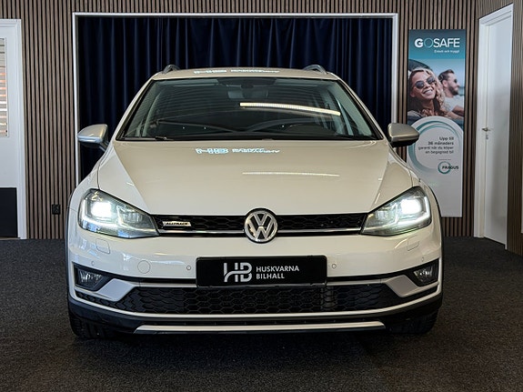Volkswagen Golf Alltrack 3 of 5