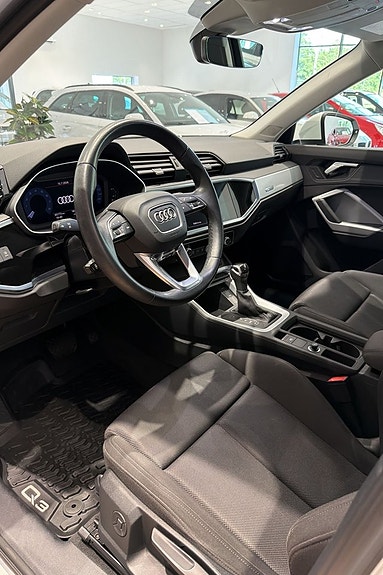 Audi Q3 16 of 18
