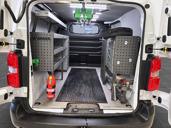 Peugeot e-Expert 8 of 14