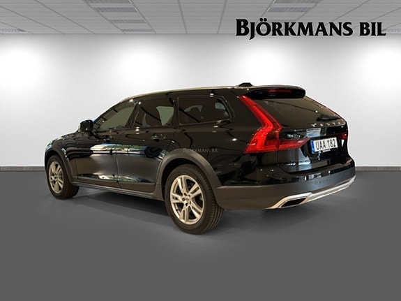 Volvo V90 Cross Country 6 of 14