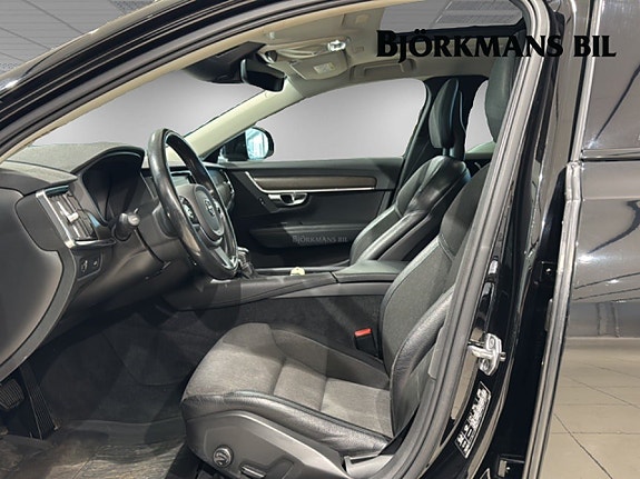 Volvo V90 Cross Country 8 of 14