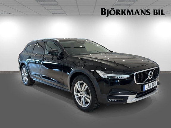 Volvo V90 Cross Country 3 of 14