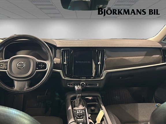 Volvo V90 Cross Country 7 of 14