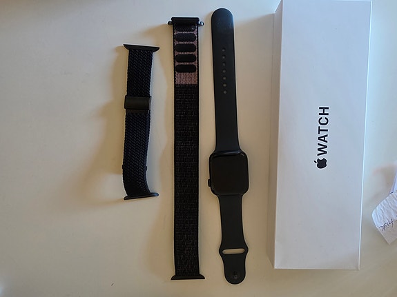 Apple Watch SE 3 44 mm – kartong och extra armband image 4