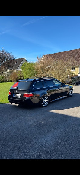 BMW 523i 2 of 7