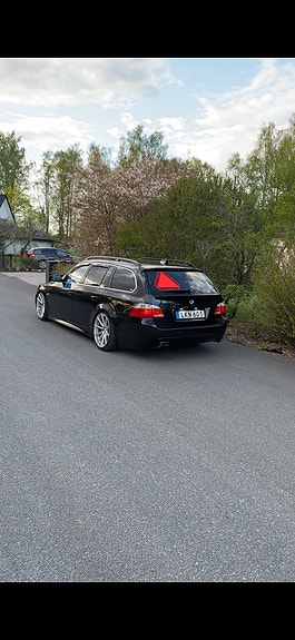 BMW 523i 4 of 7