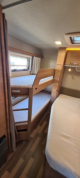 Weinsberg 550 UK Caraone "solceller, tv-antenn, dubbla tv-hållare" 5 of 5