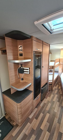 Weinsberg 550 UK Caraone "solceller, tv-antenn, dubbla tv-hållare" 10 of 11