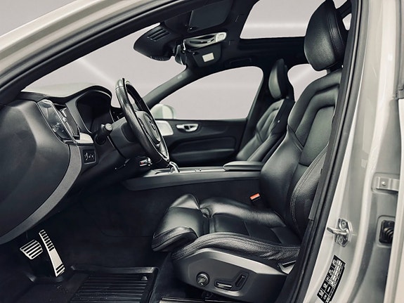 Volvo XC60 12 of 30
