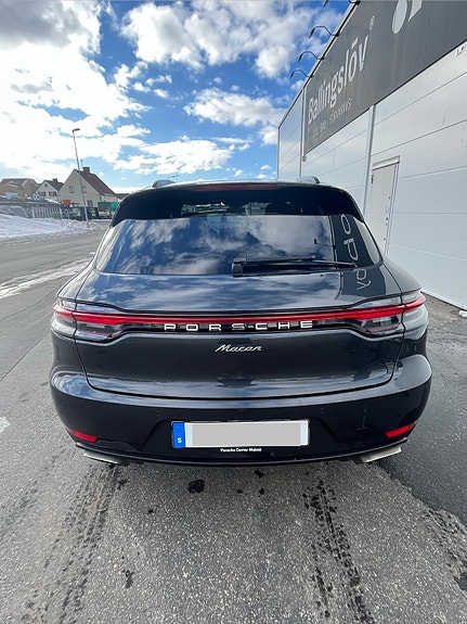 Porsche Macan 3 of 5