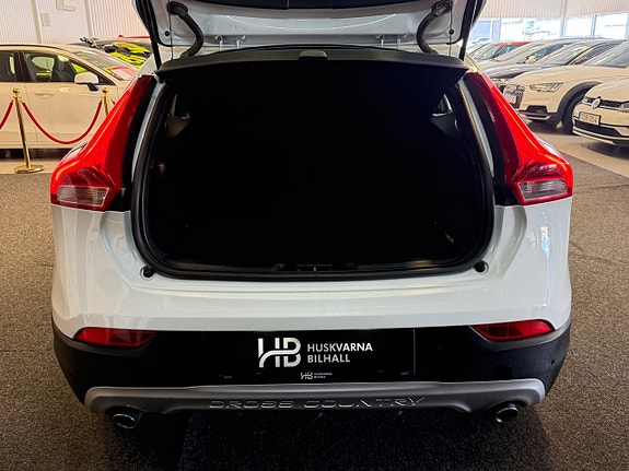 Volvo V40 Cross Country 11 of 21