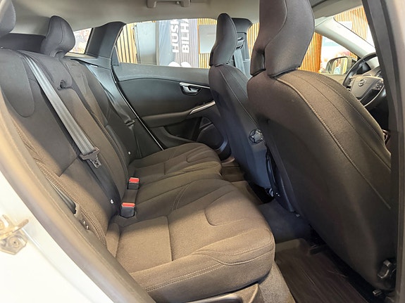 Volvo V40 Cross Country 10 of 21