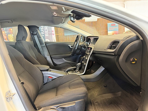 Volvo V40 Cross Country 9 of 21