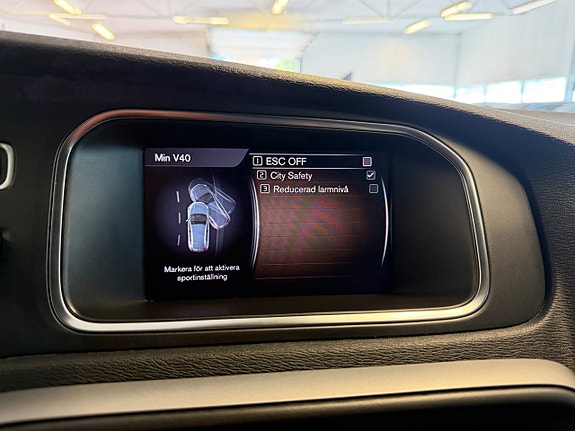 Volvo V40 Cross Country 17 of 21