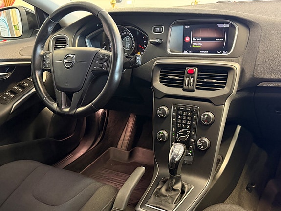 Volvo V40 Cross Country 13 of 21