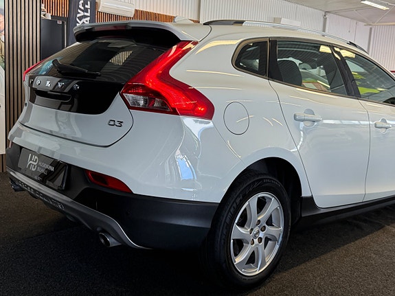 Volvo V40 Cross Country 7 of 21