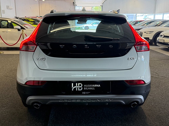 Volvo V40 Cross Country 8 of 21