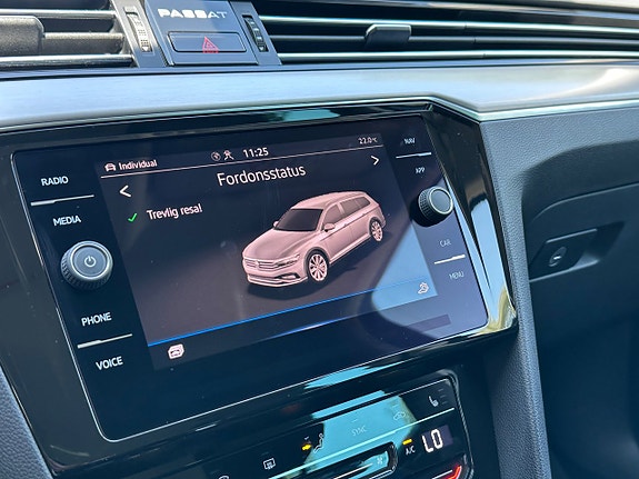 Volkswagen Passat 18 of 28