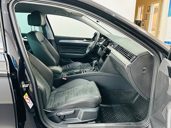 Volkswagen Passat 12 of 28