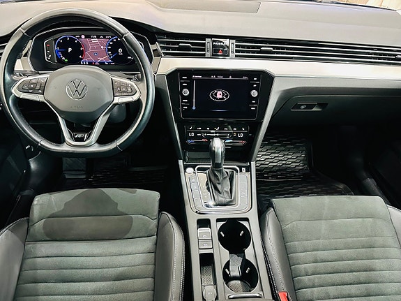 Volkswagen Passat 9 of 28
