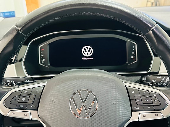 Volkswagen Passat 24 of 28