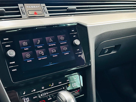 Volkswagen Passat 21 of 28