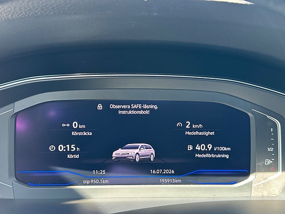 Volkswagen Passat 25 of 28