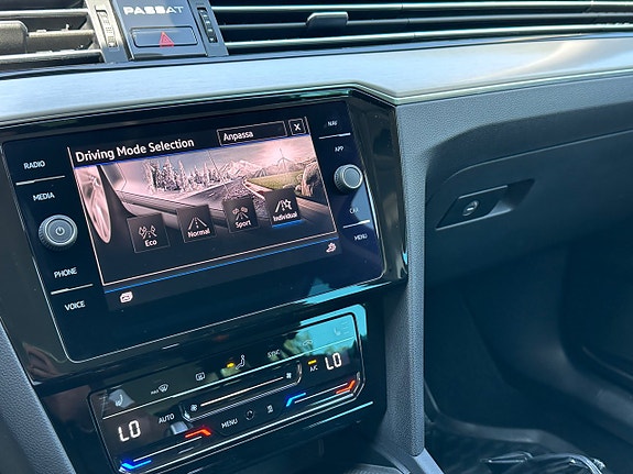 Volkswagen Passat 19 of 28