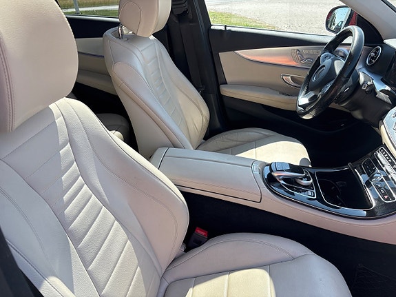 Mercedes-Benz E220 d 3 of 5