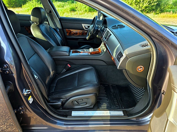 Jaguar XF 5 of 5