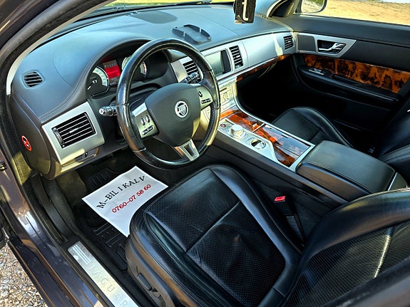 Jaguar XF 4 of 5
