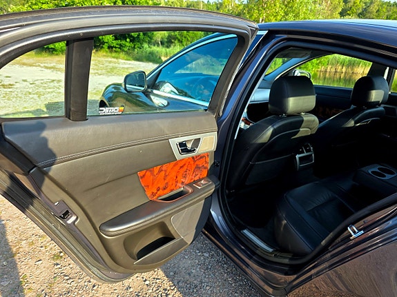 Jaguar XF 7 of 30