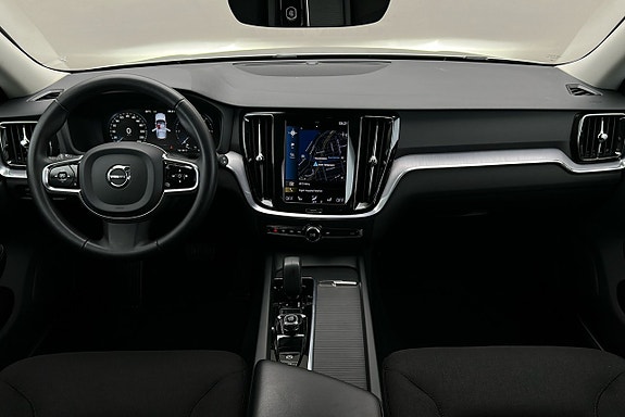 Volvo V60 Cross Country 3 of 3