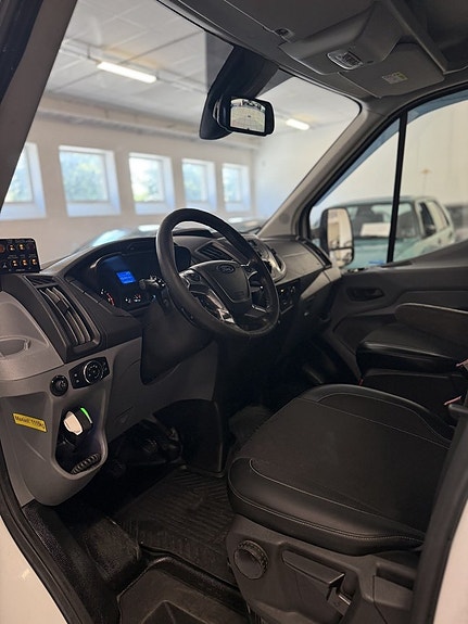 Ford Transit 9 of 16