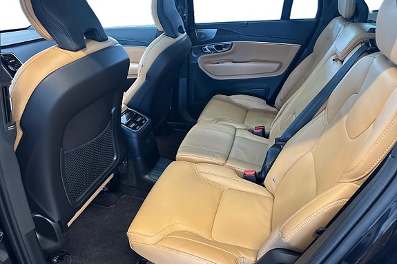 Volvo XC90 19 of 23