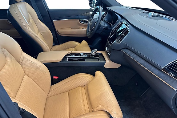 Volvo XC90 13 of 23