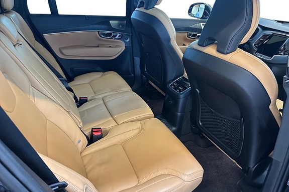 Volvo XC90 15 of 23