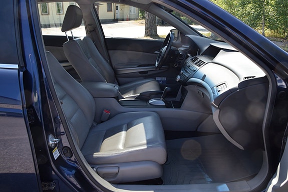 Honda Accord 9 of 19