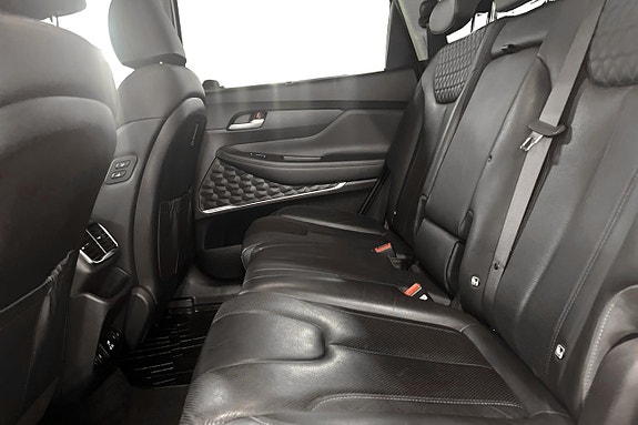 Hyundai Santa Fe 16 of 30