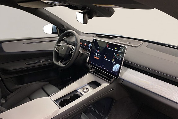 Polestar 4 14 of 17