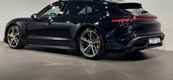 Porsche Taycan Cross Turismo 2 of 5