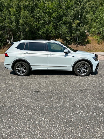 Volkswagen Tiguan Allspace 4 of 5