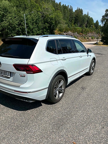 Volkswagen Tiguan Allspace 2 of 5