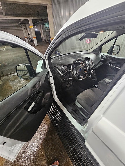 Ford Transit Connect 4 of 5