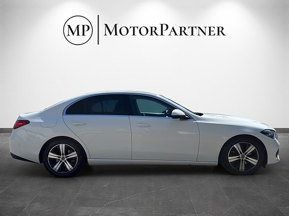 Mercedes-Benz C200 8 of 19