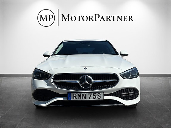 Mercedes-Benz C200 2 of 19