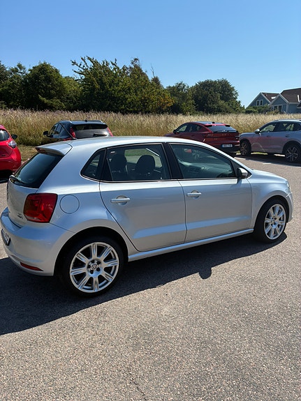 Volkswagen Polo 2 of 5