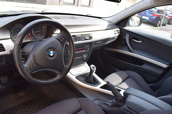 BMW 318i 7 of 10